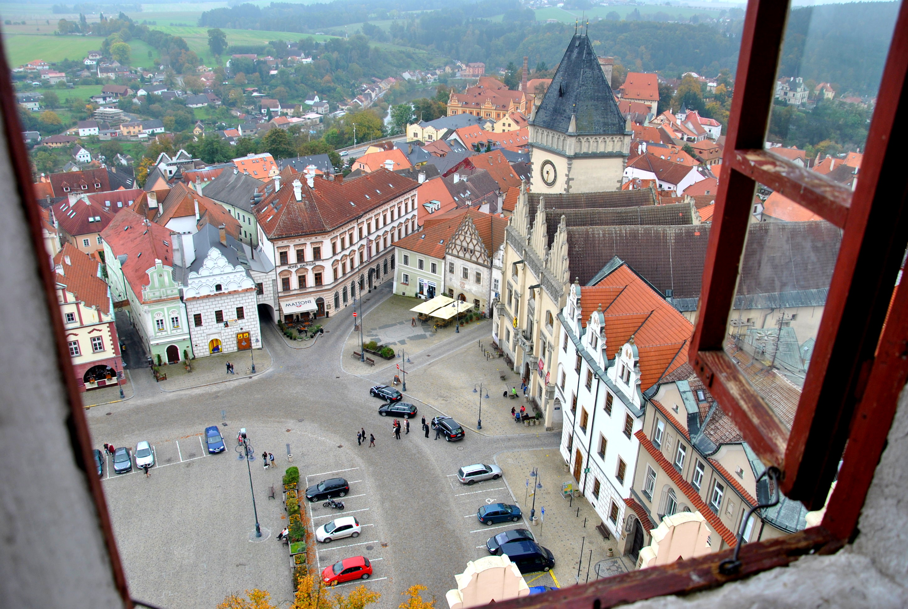 věž